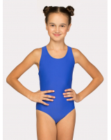 Купальник совместный из однотонной ткани; спинка фигурная-цельная, верхняя часть в форме "борцовки".   Подкладка под грудь.