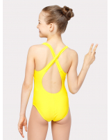 Купальник совместный из однотонной ткани, низкая спинка с крестообразными бретельками. Подкладка под грудь.