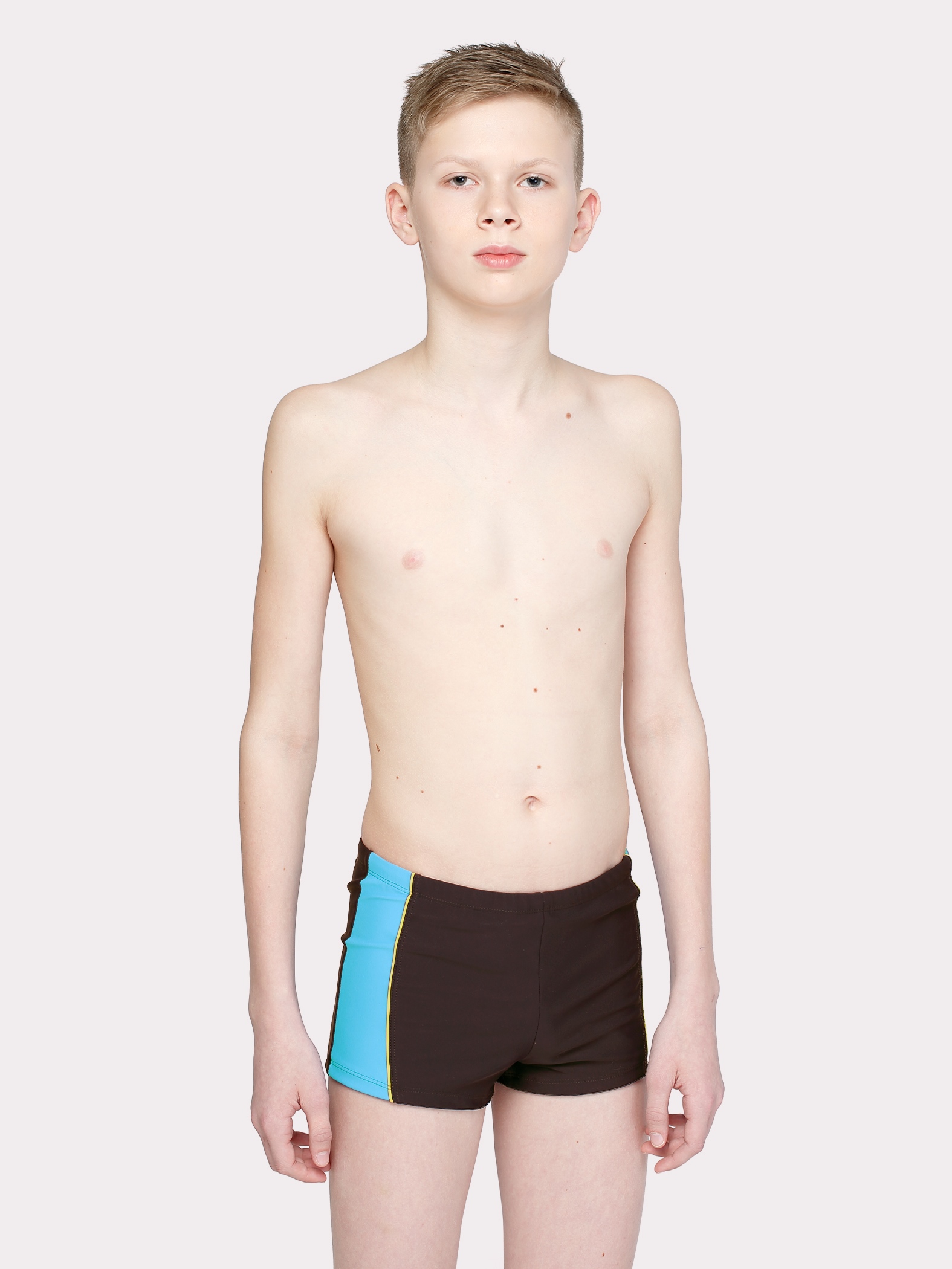 Плавки-шорты  из однотонной ткани с боковыми отделочными деталями через цветной кант