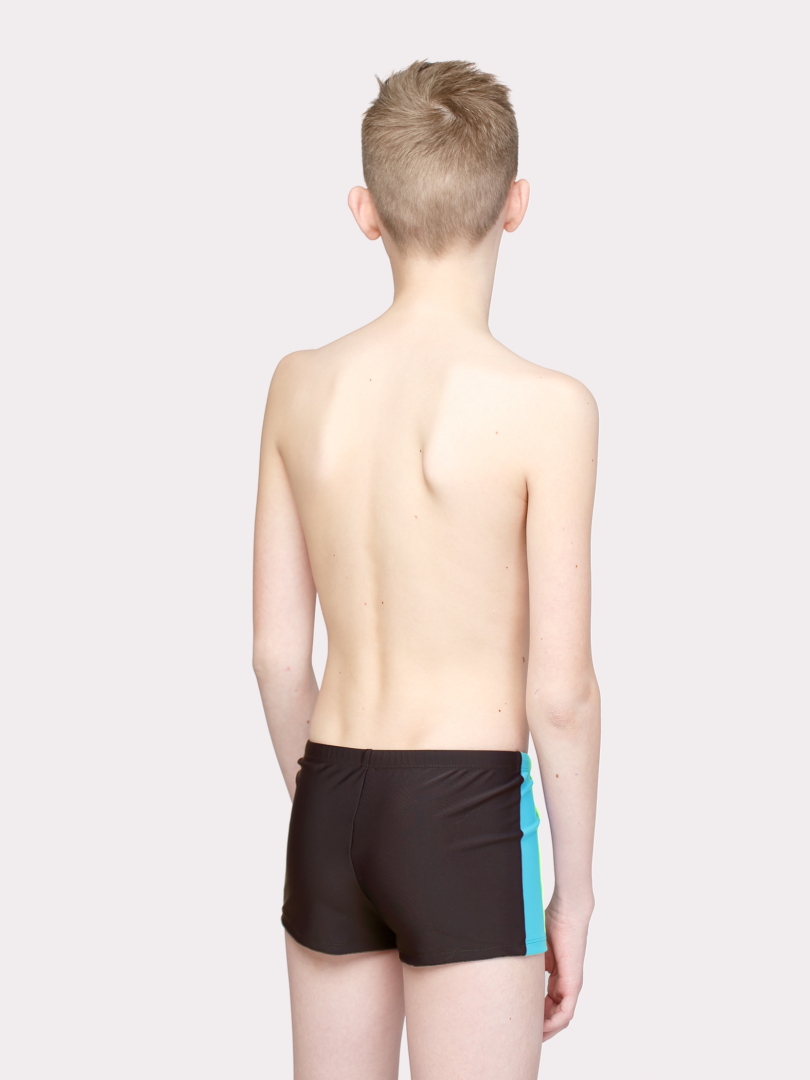 Плавки-шорты  из однотонной ткани с боковыми отделочными деталями через цветной кант